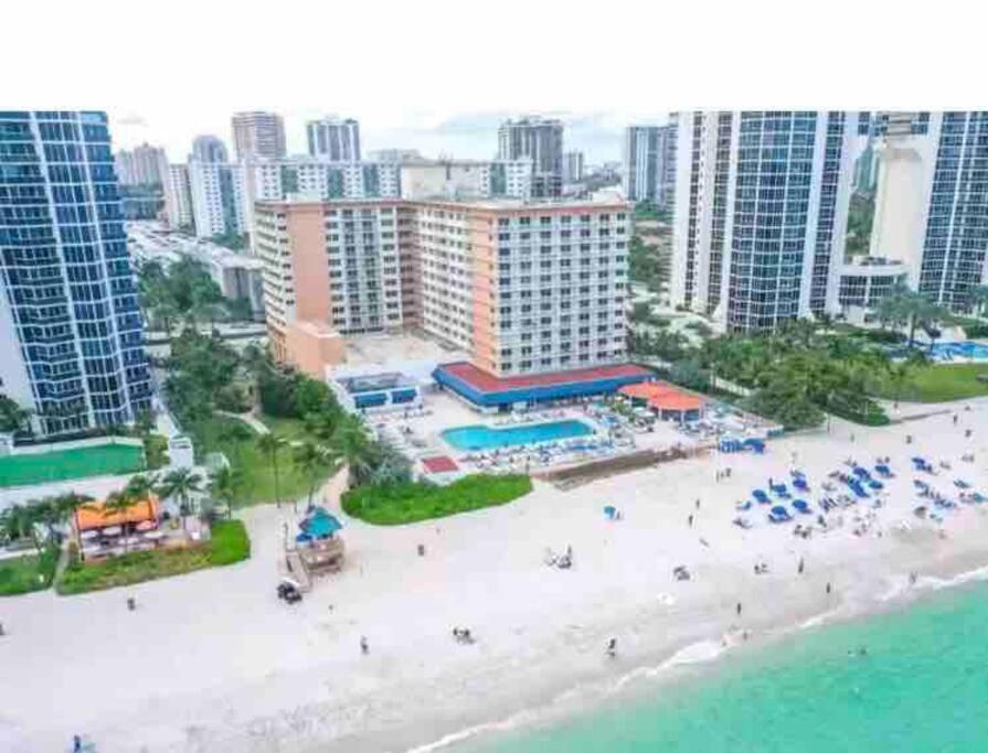 Alojamiento Con Balcon Hacia La Playa 115 Miami Beach Exteriér fotografie